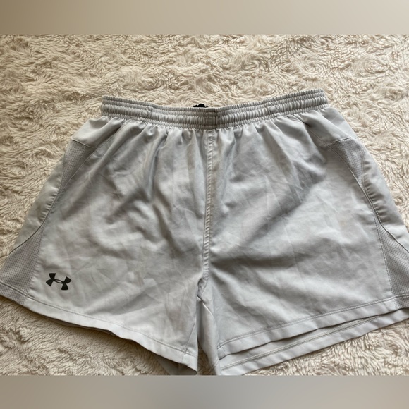 womens Under Armour shorts White size M - Picture 4 of 5